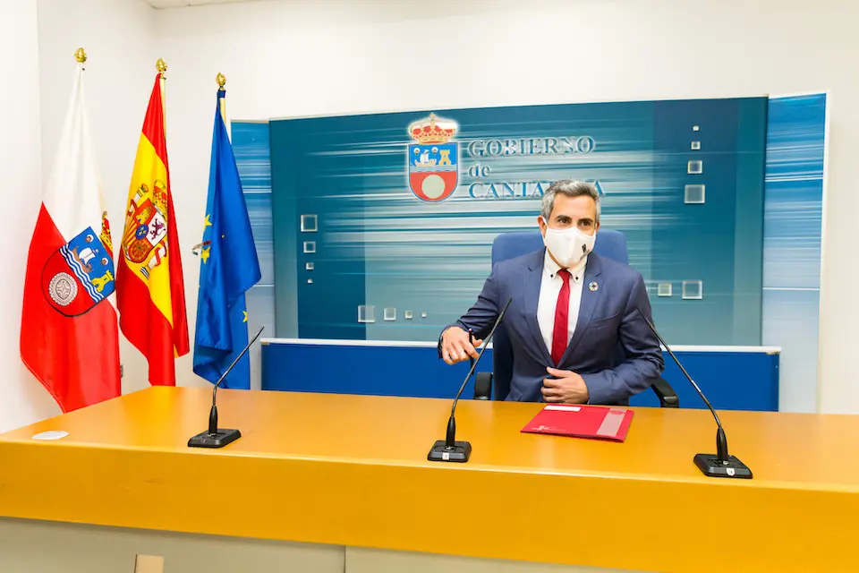 El vicepresidente y consejero de Universidades, Igualdad, Cultura y Deporte, Pablo Zuloaga, informa, en rueda de prensa. / ALERTA