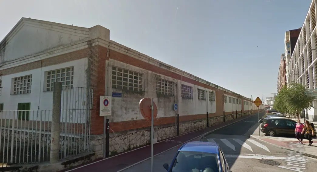 Naves de Antonio L&oacute;pez en Santander. / ALERTA