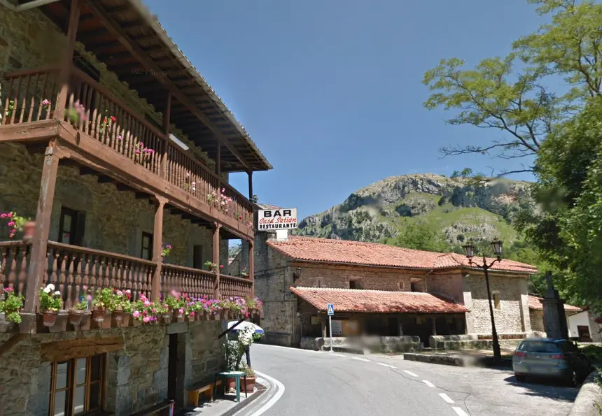 Restaurante Casa Seti&eacute;n en San Roque de Riomiera.