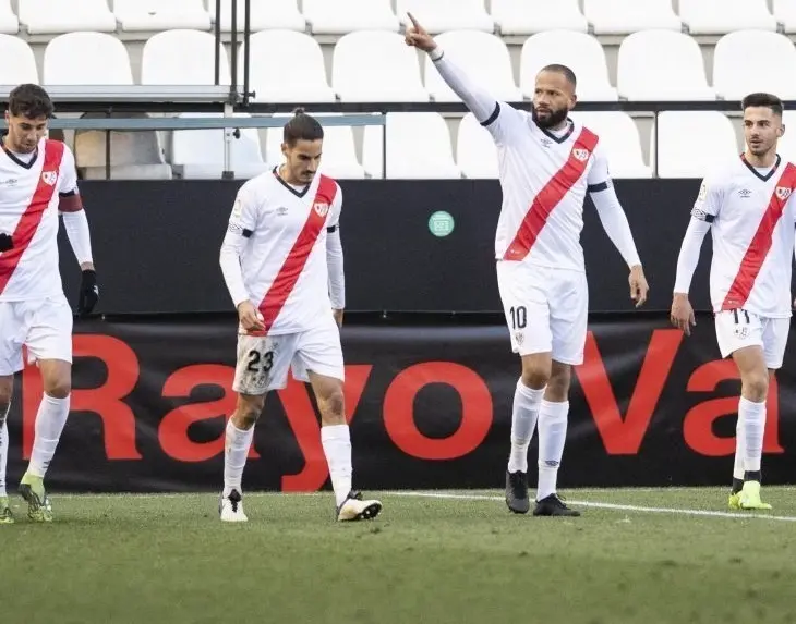 Bebe, del Rayo Vallecano, celebra la victoria en el derbi ante el Alcorc&oacute;n