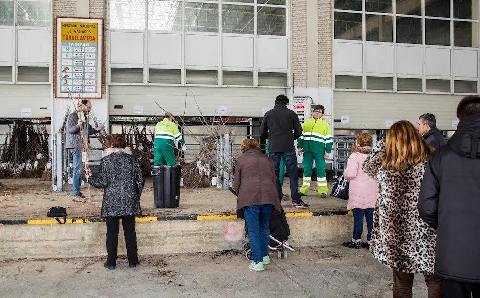 Reparto de árboles en el Mercado Nacional de Ganados del pasado año