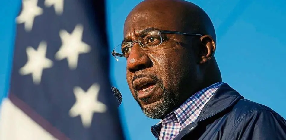 El candidato dem&oacute;crata al Senado de EEUU por el estado de Georgia, Raphael Warnock en una alocuci&oacute;n en su canal de YouTube. EFE/EPA/RAPHAEL WARNOCK VIA YOUTUBE