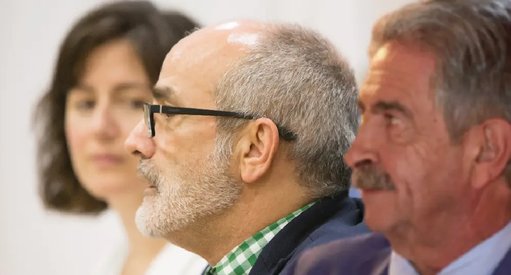 Paloma Navas, el consejero de Sanidad Miguel Rodr&iacute;guez y el presidente del Gobierno Miguel &Aacute;ngel Revilla. / ALERTA