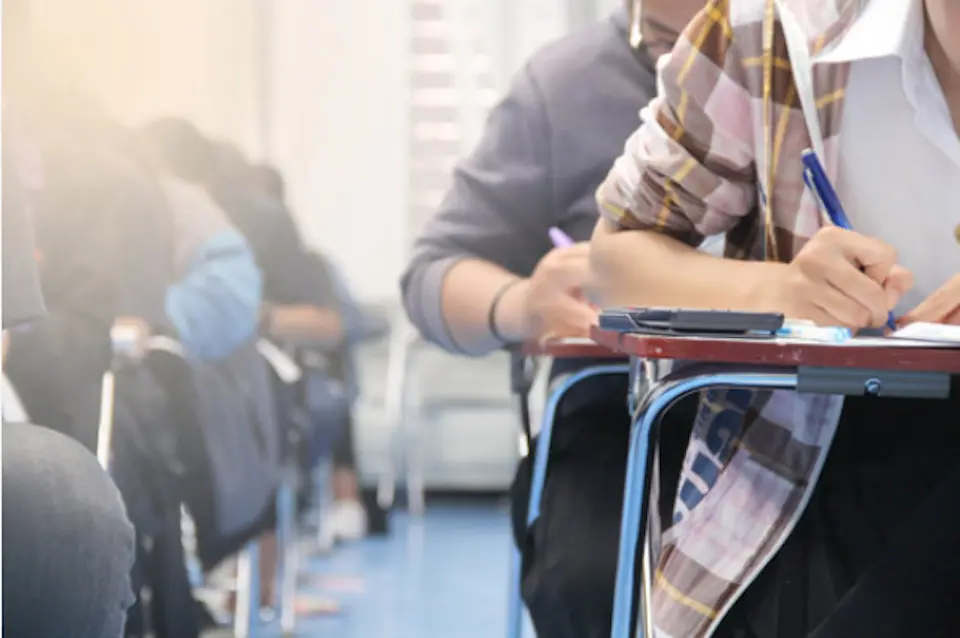 ex&aacute;menes presenciales en las universidades