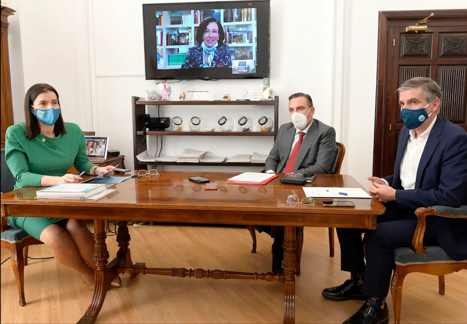 Videoconferencia con A.P. Bot&iacute;n