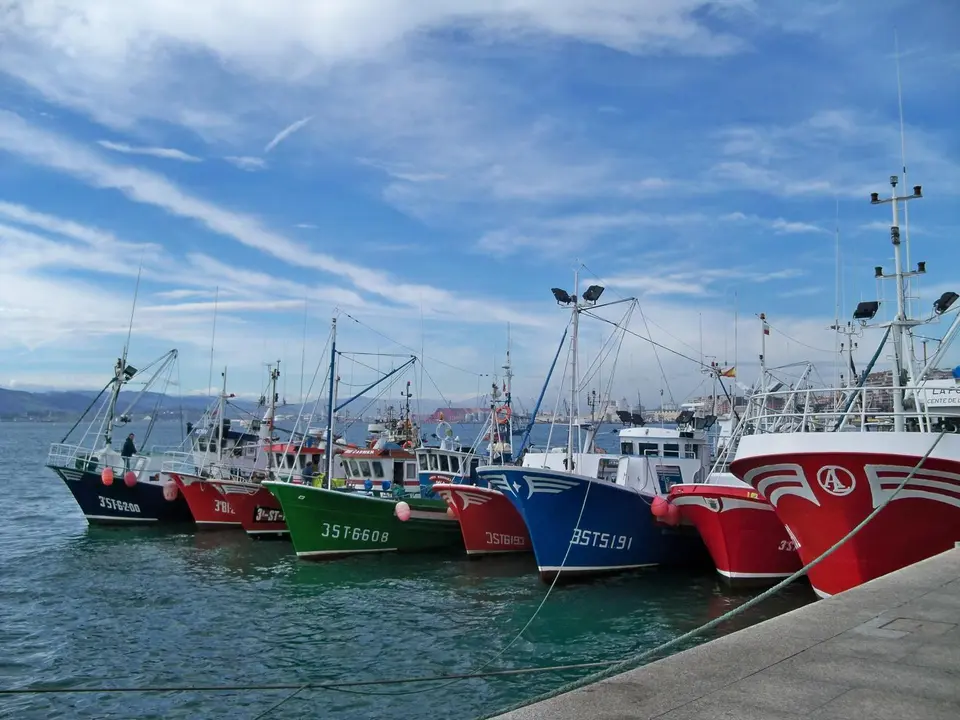 Barcos pesqueros c&aacute;ntabros