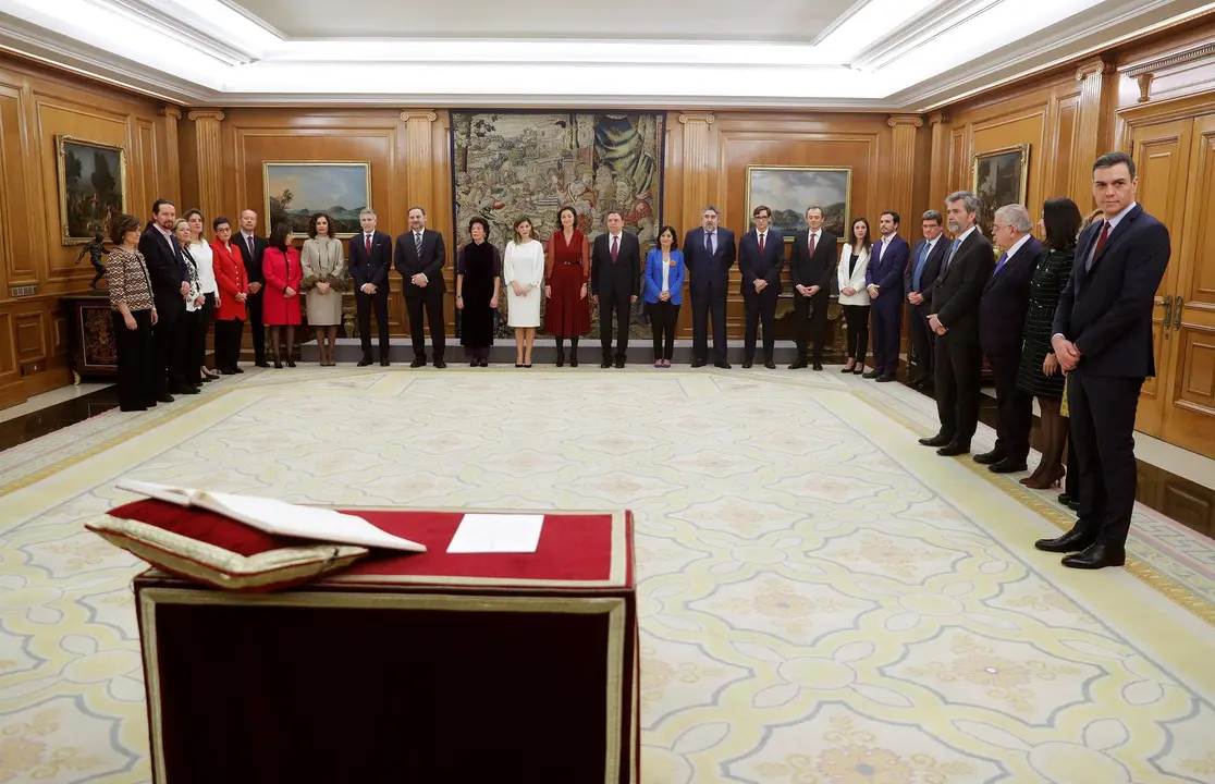 Los ministros del gobierno de coalici&oacute;n de PSOE y Undias Podemos durante el acto de jura del cargo de los ministros, en el Palacio de la Zarzuela de Madrid, a 13 de enero de 2020.