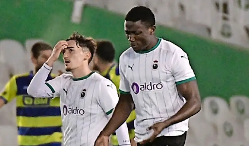 Soko, novedad ayer en el once, junto a Ceballos tras recibir un gol. / Hardy