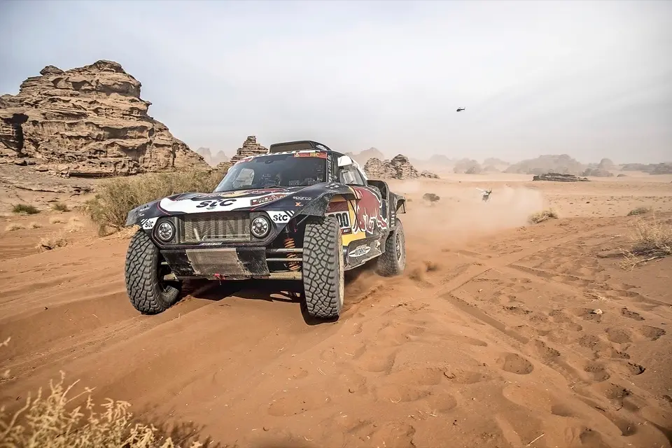 Carlos Sainz en acci&oacute;n durante la etapa de ayer del Rally Dakar. / EFE