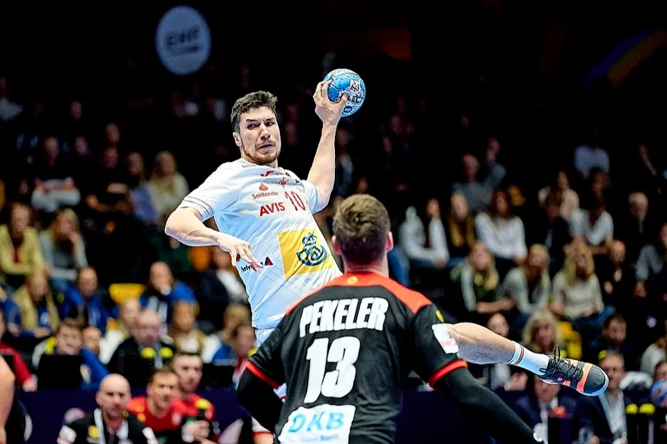 Trondheim (Noruega), 11/01/2020.- Alex Dujshebaev Dovichebaeva de Espa&ntilde;a en acci&oacute;n durante el partido de la ronda preliminar entre Espa&ntilde;a y Alemania en el Campeonato Europeo de Balonmano Masculino de la EHF en Trondheim, Noruega, el 11 de enero de 2020. E (Balonmano, Alemania, Noruega, Espa&ntilde;a) EFE/EPA/OLE MARTIN WOLD NORWAY OUT