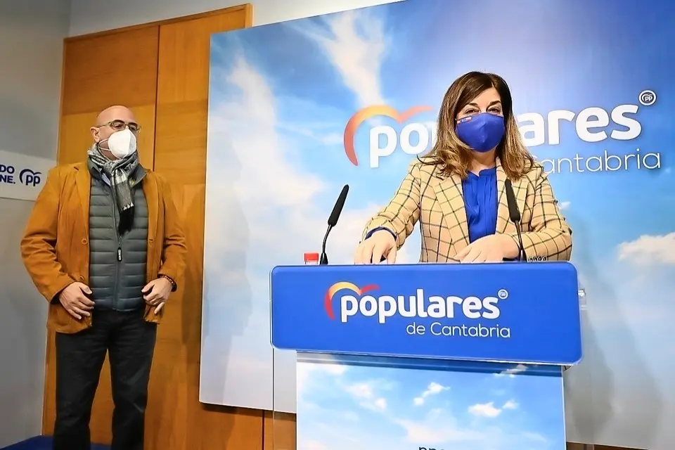 C&eacute;sar Pascual y Mar&iacute;a Jos&eacute; S&aacute;enz de Buruaga. / alerta