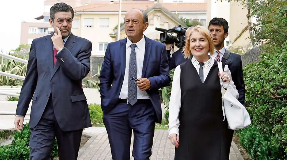 Javier L&oacute;pez Marcano en el centro ser&aacute; el nuevo consejero de Industria en Cantabria.
