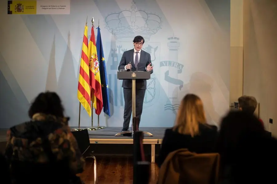 El ministro de Sanidad, Salvador Illa, analiza la situaci&oacute;n epidemiol&oacute;gica en Espa&ntilde;a este s&aacute;bado durante una rueda de prensa convocada en la Delegaci&oacute;n del Gobierno en Barcelona. EFE/Marta P&eacute;rez