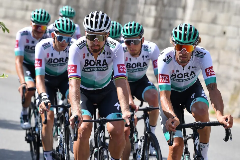Miembros del equipo Bora-Hansgrohe, con Peter Sagan a la cabeza. / E. PRESS