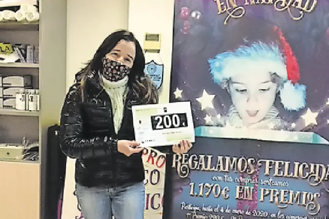 La Asociaci&oacute;n Casco Viejo entrega los 1.170 euros de los premios de la campa&ntilde;a de Navidad