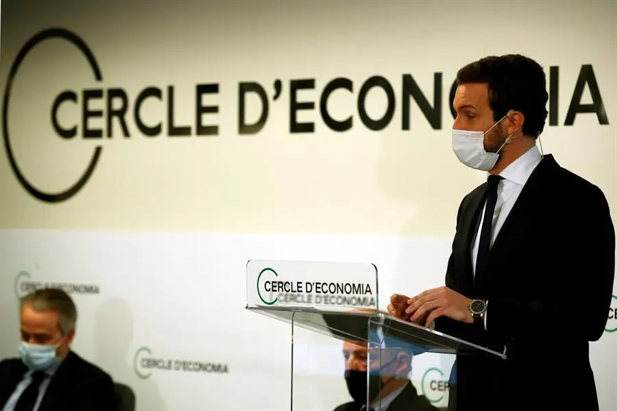 El presidente del PP, Pablo Casado, interviene este lunes en una conferencia organizada por el Cercle d'Economia de Barcelona. EFE/Toni Albir