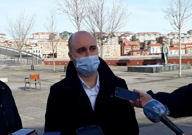 El coordinador de IU Cantabria, Israel Ruiz Salm&oacute;n. / IU