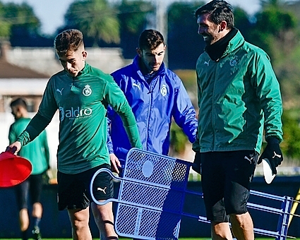 Jordi Figueras, bromeando con Diego Campo. / Hardy