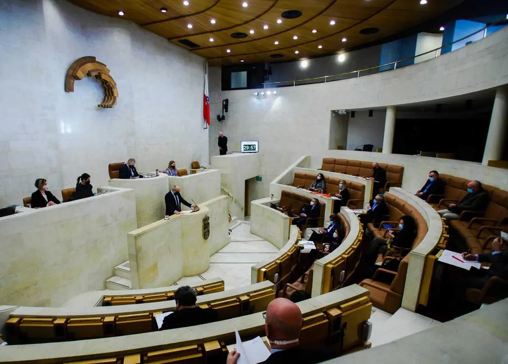 El diputado de la formaci&oacute;n ha intervenido en el pleno en el que el consejero de Sanidad, Miguel Rodr&iacute;guez ha explicado la campa&ntilde;a de vacunaci&oacute;n.