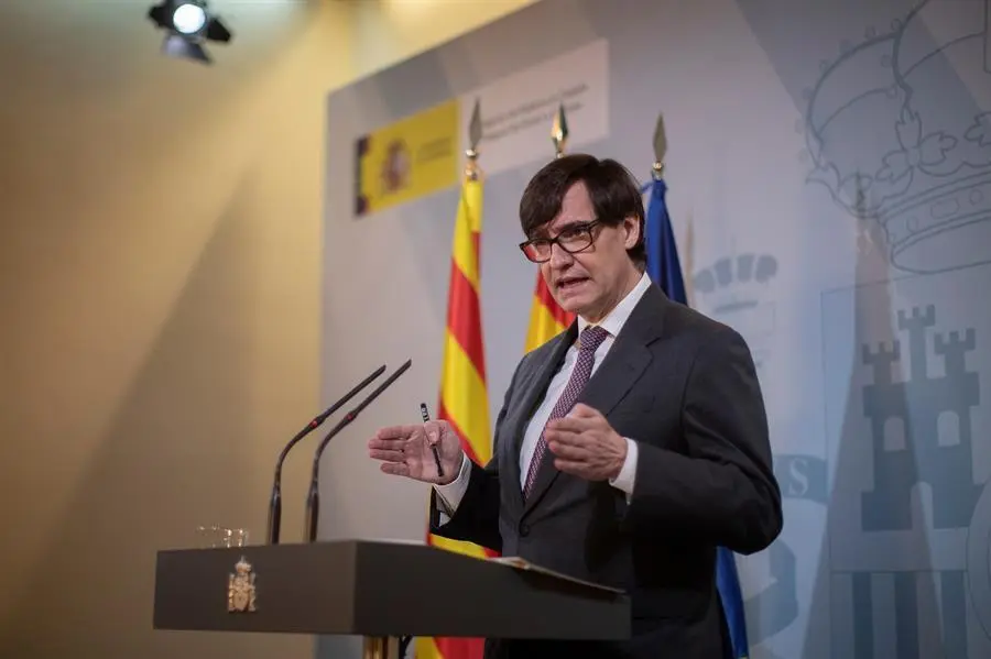 El ministro de Sanidad, Salvador Illa, analiza la situaci&oacute;n epidemiol&oacute;gica en Espa&ntilde;a durante una rueda de prensa convocada este s&aacute;bado, en la Delegaci&oacute;n del Gobierno en Barcelona. EFE/Marta P&eacute;rez