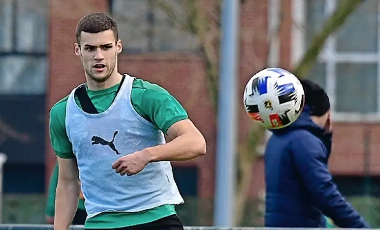 &Aacute;lvaro Mantilla, entrenando ayer en las instalaciones Nando Yosu. / Hardy