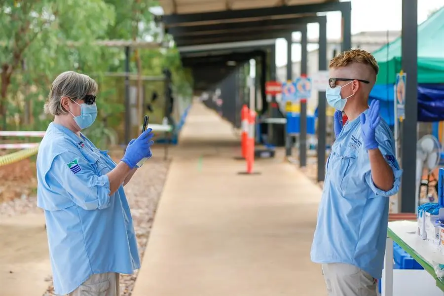 Darwin (Australia), 14/01/2021.- Una estaci&oacute;n de colocaci&oacute;n de EPP en las secciones NCCTRCA/AUSMAT de la instalaci&oacute;n de cuarentena de Howard Springs, Darwin, Australia, 14 de enero de 2021. EFE/EPA/GLENN CAMPBELL AUSTRALIA Y NUEVA ZELANDA FUERA