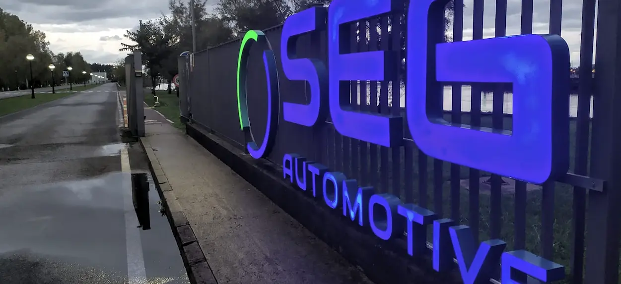 Exterior de la planta de Treto SEG Automotive.