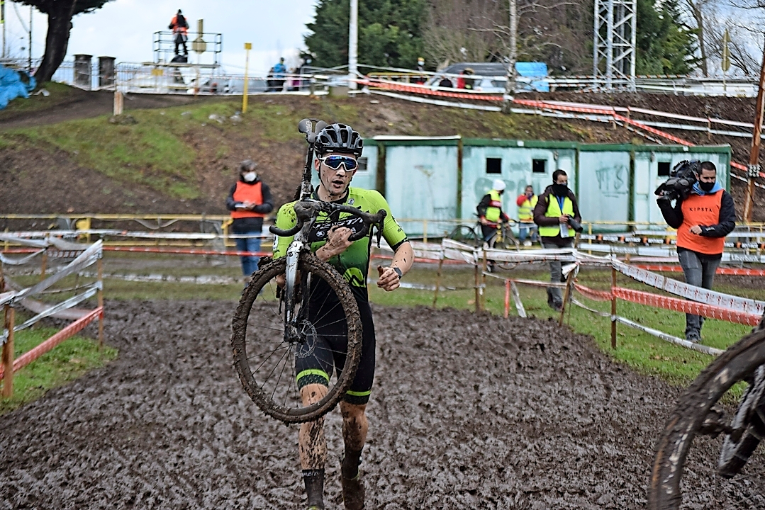 El subcampe&oacute;n de Espa&ntilde;a Kevin Su&aacute;rez, durante el Nacional de Torrelavega. / Castillo