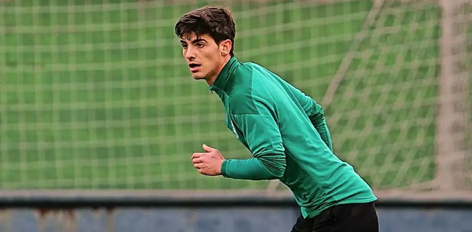 Riki complet&oacute; ayer su primer entrenamiento con el Racing y hoy podr&iacute;a entrar en la convocatoria y hasta debutar. / Hardy