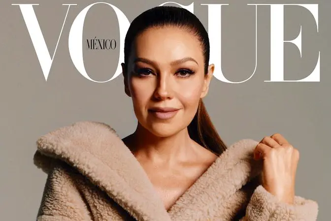 Fotograf&iacute;a cedida este martes por la revista Vogue M&eacute;xico donde muestra en su portada a la artista mexicana Thalia, en Ciudad de M&eacute;xico (M&eacute;xico). La ic&oacute;nica artista mexicana Thal&iacute;a dio este martes una muestra m&aacute;s de su vigencia al protagonizar su primera portada para Vogue M&eacute;xico en un momento familiar muy complicado para ella. EFE/ Vogue M&eacute;xico/SOLO USO EDITORIAL/NO VENTAS/CR&Eacute;DITO OBLIGATORIO