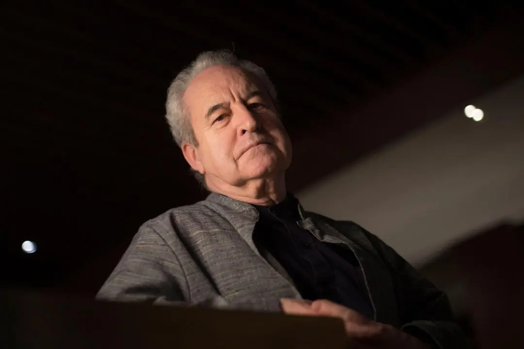 El escritor irland&eacute;s Benjamin Black, el alter ego 'negro' del novelista John Banville, fotografiado en Barcelona en 2019. EFE/Marta P&eacute;rez/Archivo
