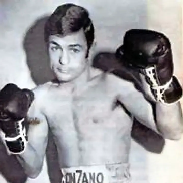 Pedro Carrasco, 'pu&ntilde;os de oro'.