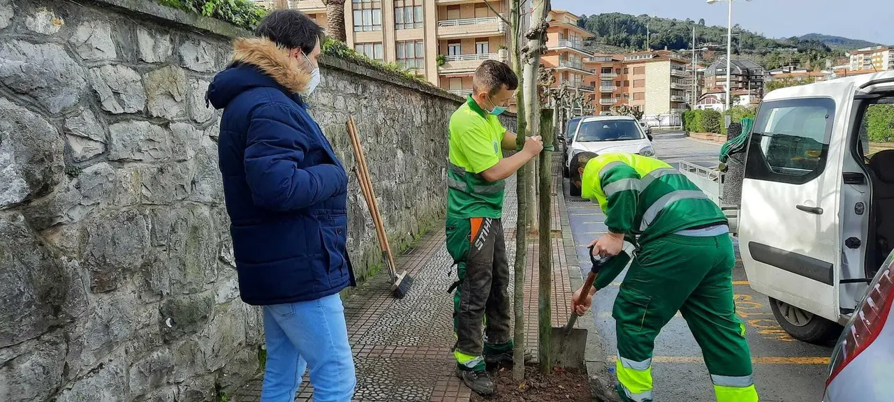 El concejal de Medio Ambiente, Jos&eacute; Mar&iacute;a Liendo, se&ntilde;ala que el objetivo es mejorar la imagen de los espacios p&uacute;blicos y la gesti&oacute;n medioambiental de 41 espacios del municipio.