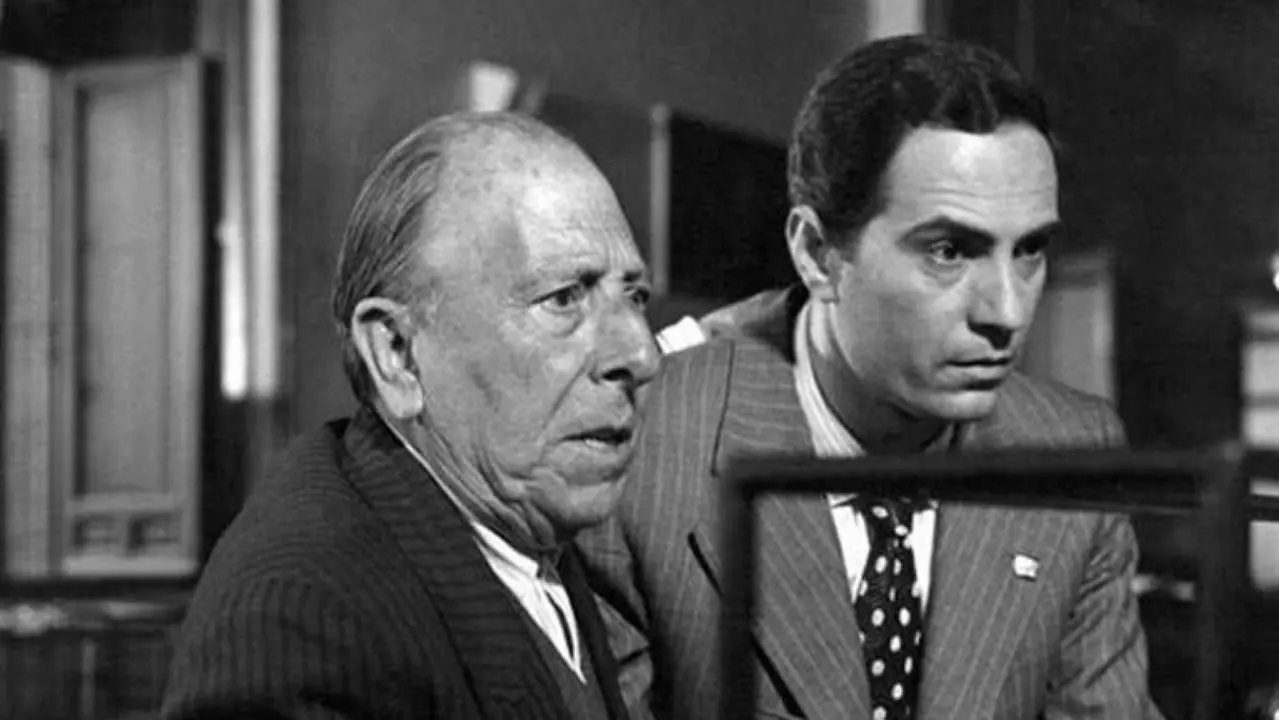 Pepe Isbert (izquierda) y Nino Manfredi, en 'El verdugo'.