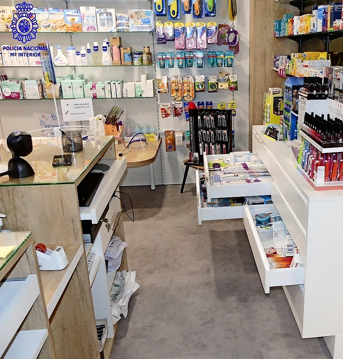 Interior de la farmacia. / ALERTA