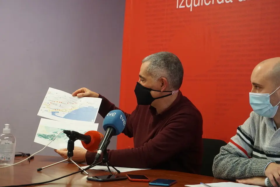 El coordinador general de IU en Cantabria, Israel Ruiz, y el concejal de Santander y responsable de Pol&iacute;tica Institucional de la formaci&oacute;n, Miguel Saro. / ALERTA