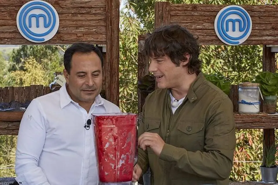El chef c&aacute;ntabro &Oacute;scar Calleja en el programa de TVE rodado en Cantabria, Masterchef Junior. / TVE