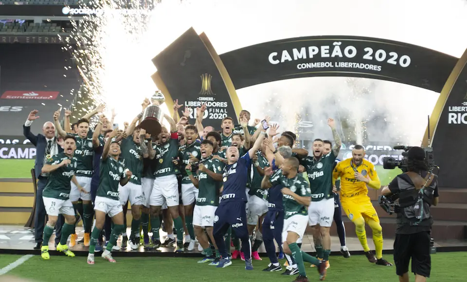 La plantilla del Palmeiras celebra el t&iacute;tulo. / E. PRESS