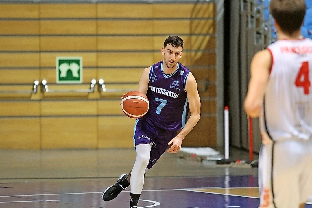 Jake Babic durante el encuentro del Cantbasket. / Pablo Lanza