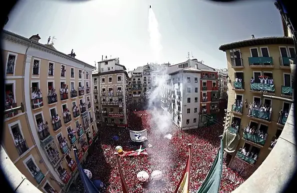 El chupinazo de 2019, el &uacute;ltimo a&ntilde;o en que se celebraron las fiestas de San Ferm&iacute;n antes de la pandemia Jes&uacute;s Diges EFE
