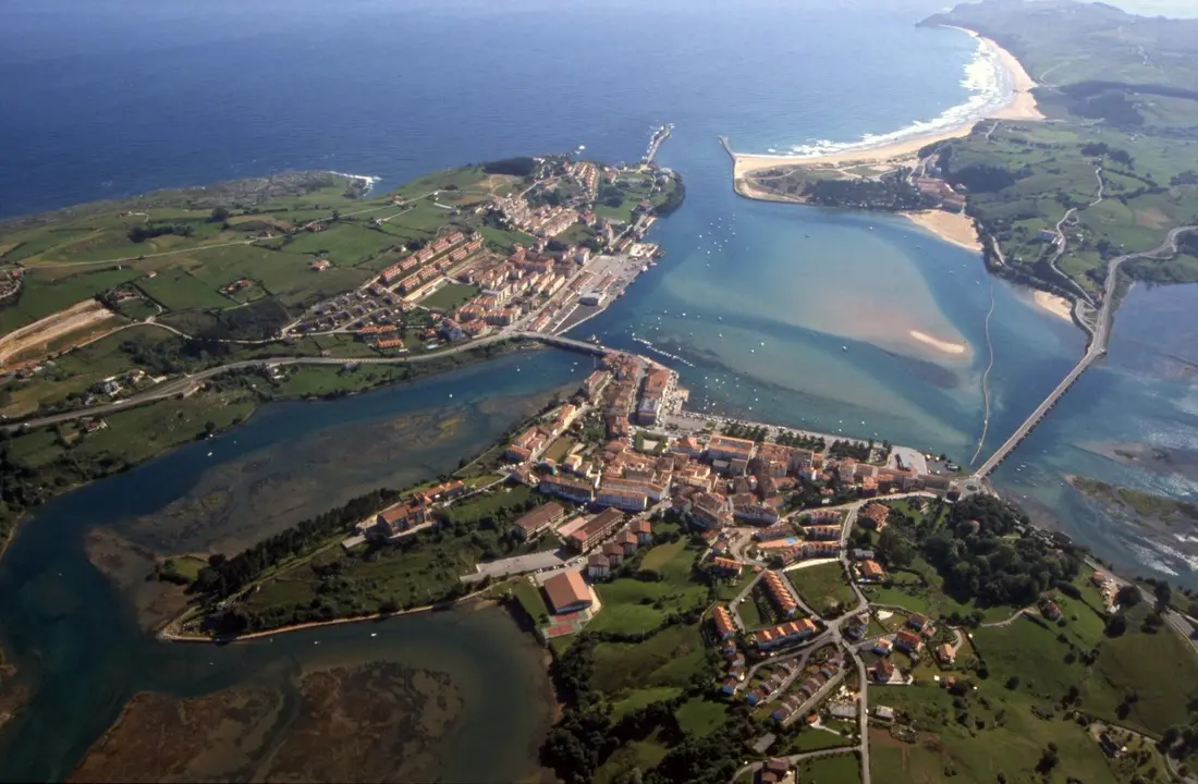 Vista a&eacute;rea de San Vicente de la Barquera