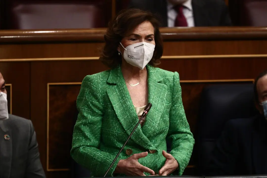 La vicepresidenta primera del Gobierno, Carmen Calvo, interviene durante la primera sesi&oacute;n de control al Gobierno de 2021.