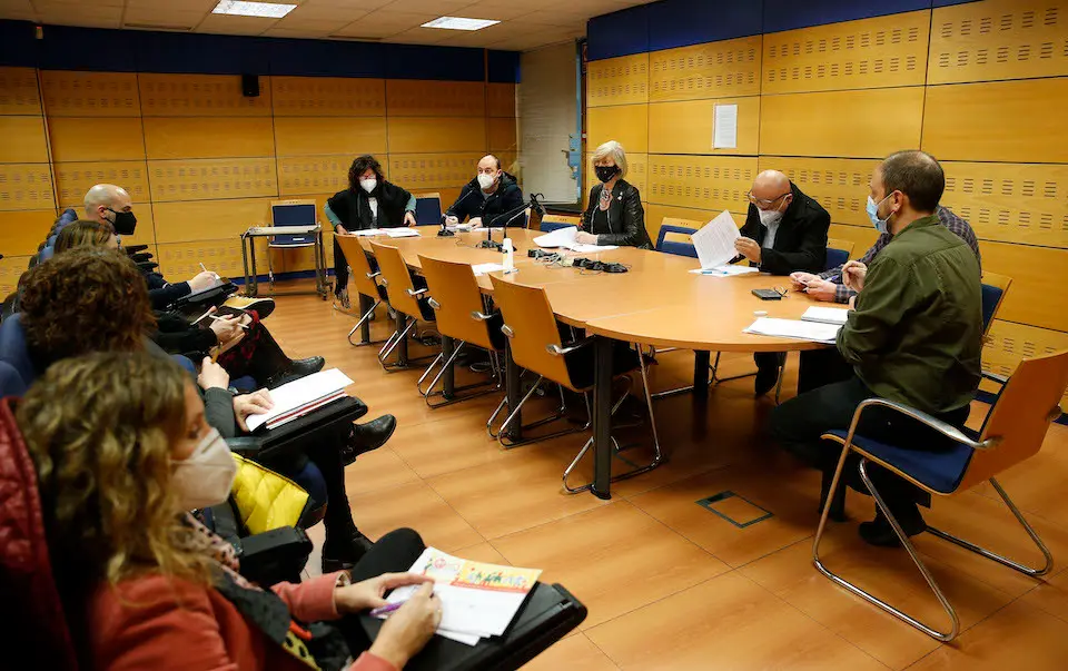 La consejera de Educaci&oacute;n y Formaci&oacute;n Profesional, Marina Lomb&oacute;, preside la Mesa Sectorial de Educaci&oacute;n.. / ALERTA
