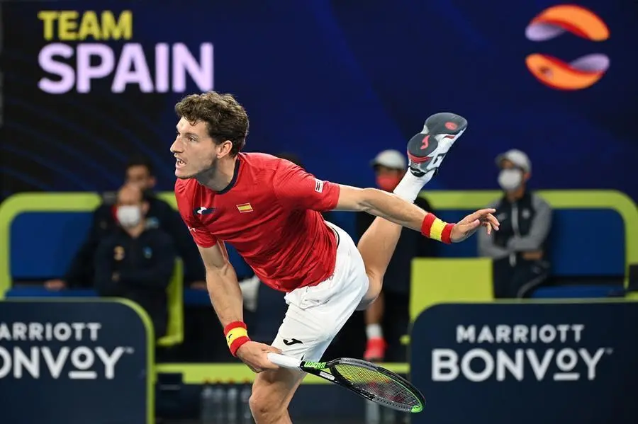 El espa&ntilde;ol Pablo Carre&ntilde;o Busta en acci&oacute;n contra el italiano Fabio Fognini durante su partido de semifinales del torneo de tenis de la Copa ATP en Melbourne Park en Melbourne, Australia, el 6 de febrero de 2021. (Tenis, Italia, Espa&ntilde;a) EFE/EPA/DEAN LEWINS AUSTRALIA Y NUEVA ZELANDA FUERA