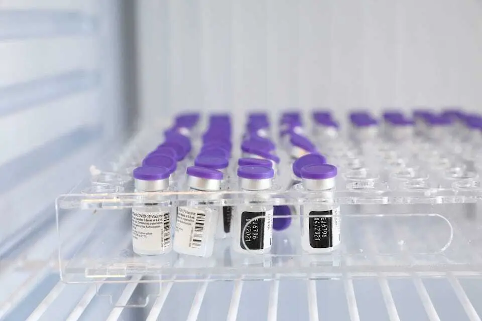 Frascos con las dosis de Pfizer contra el coronavirus.