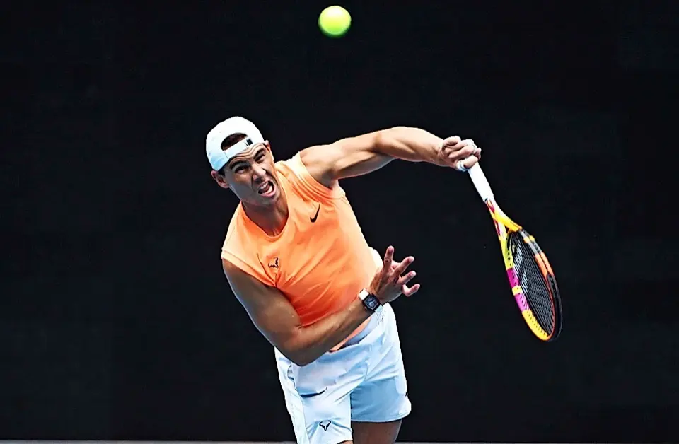 Rafa Nadal en una sesi&oacute;n de entrenamiento. / EFE