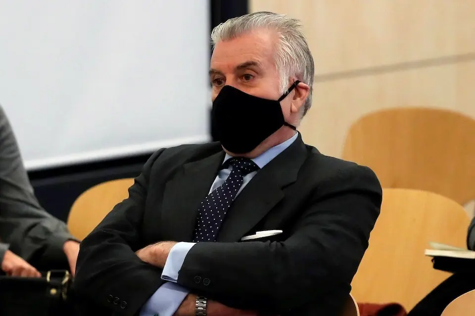 El extesorero del PP Luis B&aacute;rcenas durante el juicio por la presunta caja 'b' del PP, que comienza este lunes, en San Fernando de Henares, Madrid, (Espa&ntilde;a), a 8 de febrero de 2021. El juicio se centrar&aacute; en las declaraciones de B&aacute;rcenas despu&eacute;s de que remitiera un escrito a la Fiscal&iacute;a Anticorrupci&oacute;n revelando que muchas de las donaciones de empresarios que recibi&oacute; el que &ldquo;era su partido&rdquo; fueron a cambio de adjudicaciones p&uacute;blicas. La vista oral se centrar&aacute; en si el PP destin&oacute; fondos procedentes de la presunta caja 'b' para pagar la reforma de su sede nacional en la calle G&eacute;nova de Madrid y no en la donaciones finalistas anotadas en los denominados 'papeles de B&aacute;rcenas', cuya investigaci&oacute;n se desarrolla en el Juzgado Central de Instrucci&oacute;n n&uacute;mero 5.
08 FEBRERO 2021;CAJA B;PP;PARTIDO POPULAR;AUDIENCIA NACIONAL
Pool
8/2/2021
