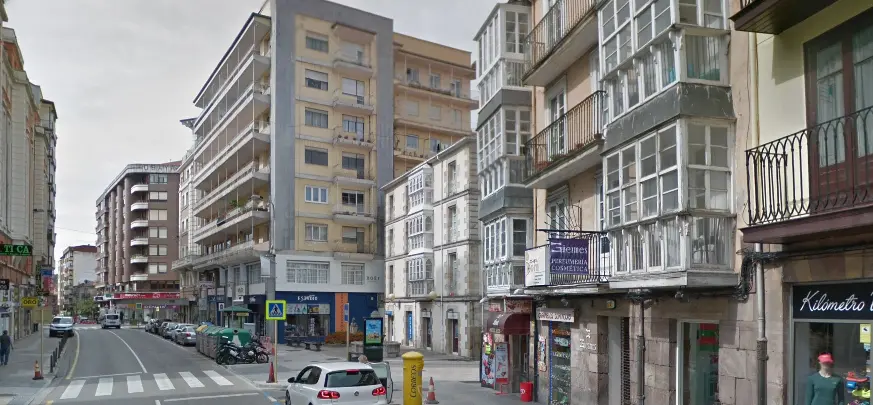 Vista de la calle Juli&aacute;n Ceballos en Torrelavega. / ALERTA