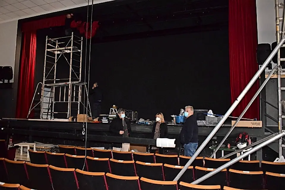 Ver&oacute;nica Samperio durante su visita al Teatro Vimenor. / ALERTA