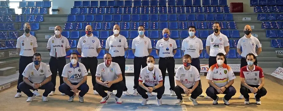 Federico D&iacute;az, Benito Fern&aacute;ndez, Jonathan Garc&iacute;a, Jes&uacute;s Salm&oacute;n, Gabriel Cagigas, Alfonso Gonz&aacute;lez, Fernando Ocejo, Francisco Rucandio, Isaac L&oacute;pez, Mario Herrero, Javier Alonso, Jos&eacute; Manuel Lavid, Rub&eacute;n T&uacute;&ntilde;ez, &Aacute;ngel Velasco, &Oacute;scar Cianca y Antonio Saiz, de izquierda a derecha. / HARDY